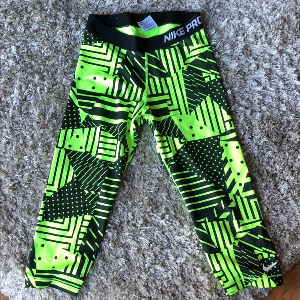 Women’s Cropped Nike Pro Leggings